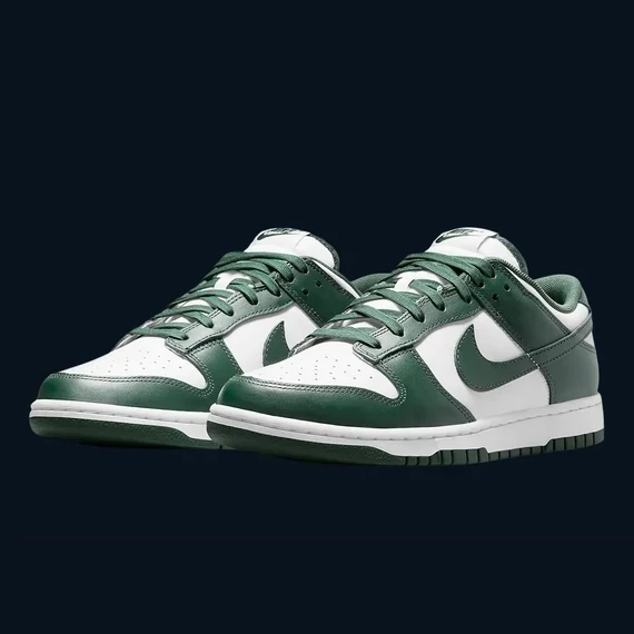 Nike Dunk Low "Michigan State" [41]