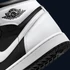 Kép 8/8 - Air Jordan 1 Retro High OG "Black White"
