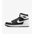 Kép 4/6 - Air Jordan 1 Retro High OG "Black White"