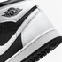 Kép 5/6 - Air Jordan 1 Retro High OG "Black White"